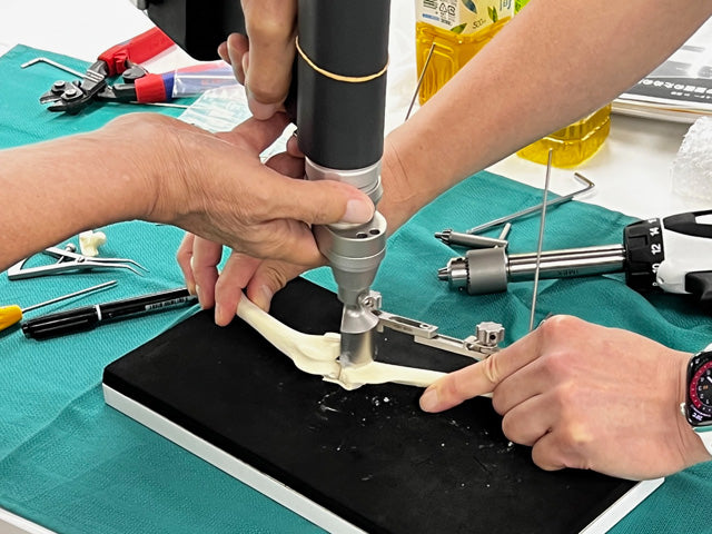 Fixin パテラ整復のための矯正骨切り術セミナー レポート